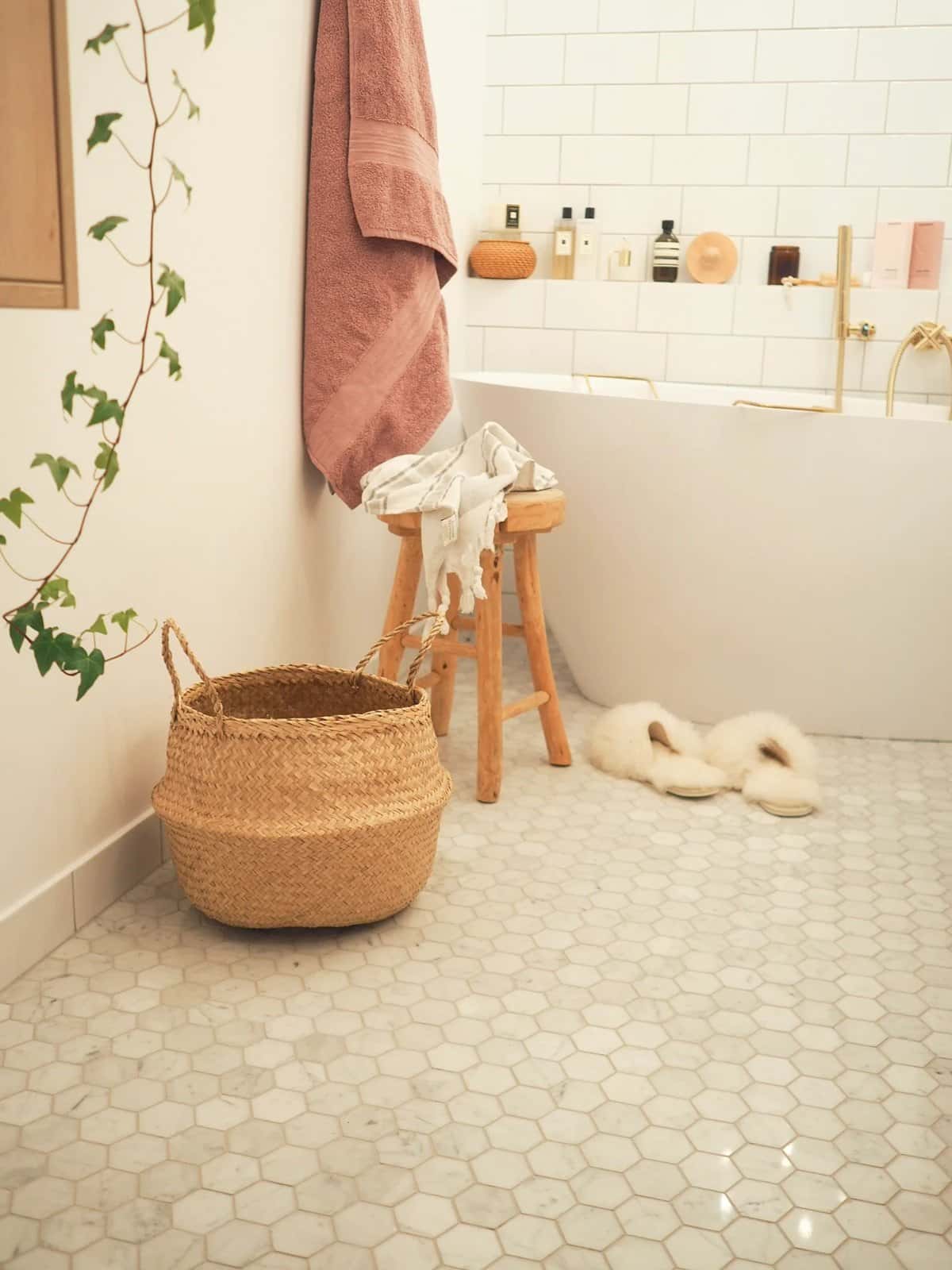 Carrara White Hexagon 48 - montat