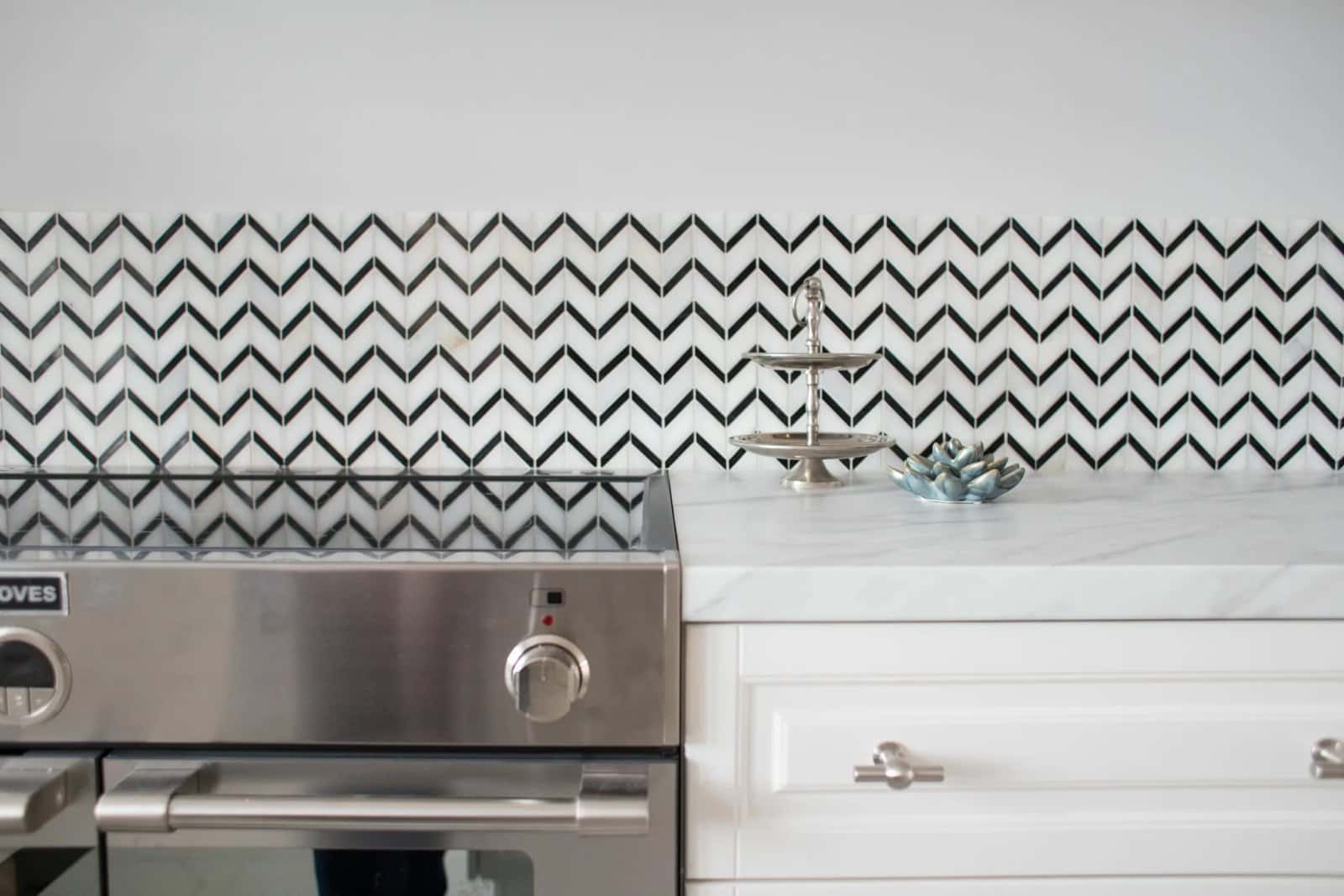 Pure White Chevron Mix - montat