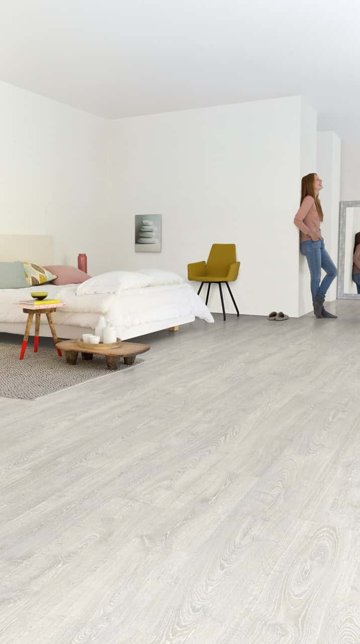 Stejar clasic patină, nuanță gri - montat într-o cameră