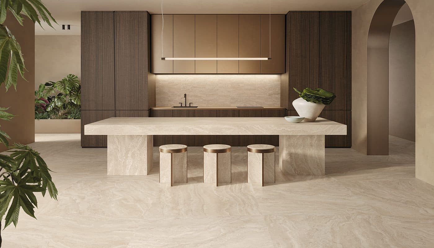 Colecția Dual Travertine într-o bucătărie - fotografie Emilceramica