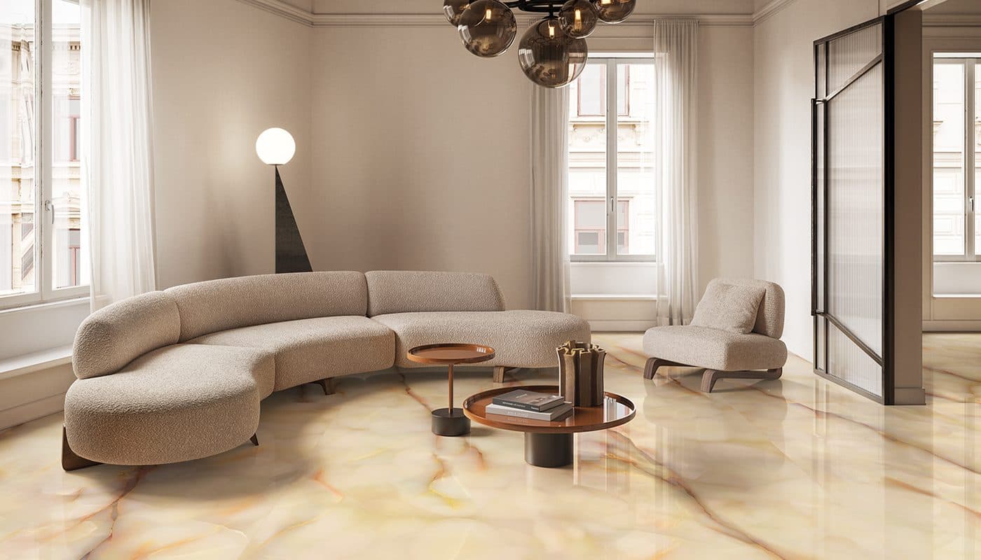 Colecția Tele di Marmo Pure Onyx într-un living - fotografie Emilceramica