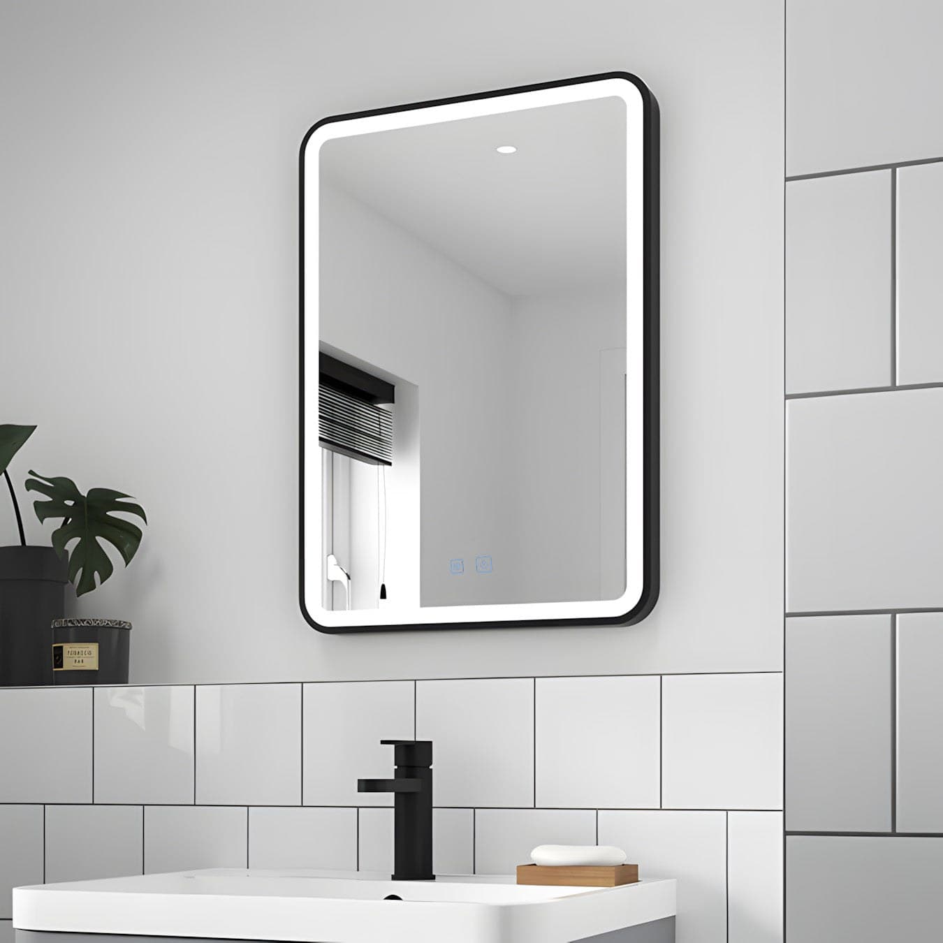 Oglindă baie LED 60×80 cm dreptunghiulară cu ramă din aluminiu negru, dezaburire și touch control J-1110 - montat