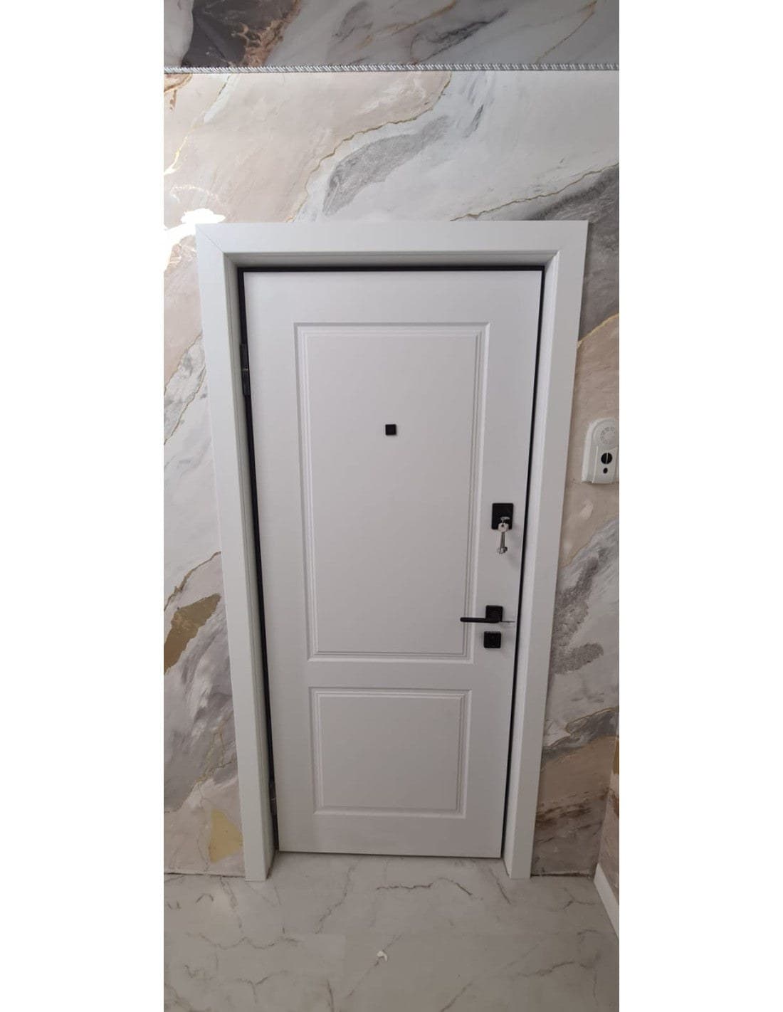 Ușă intrare apartament London