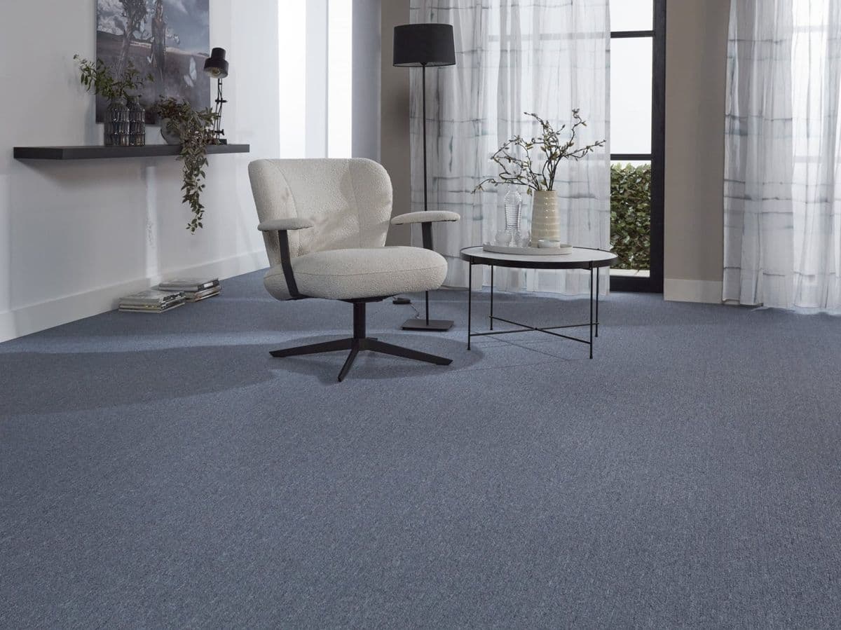 Mochetă dale Sparkle 72 Gri deschis 50×50 cm - montat într-o cameră