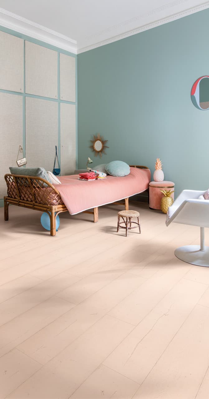 Stejar vopsit rose - montat într-o cameră