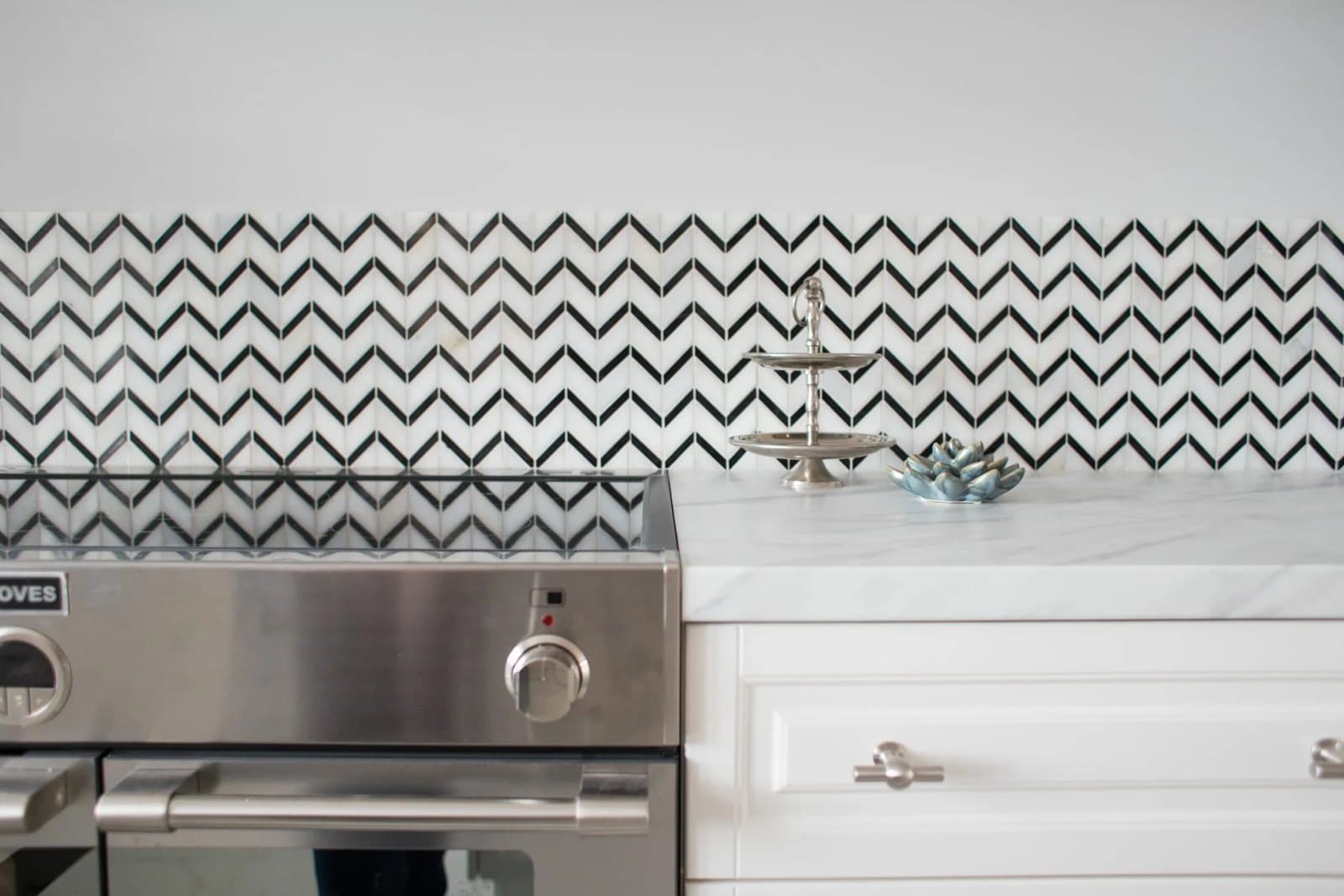 Pure White Chevron Mix - montat