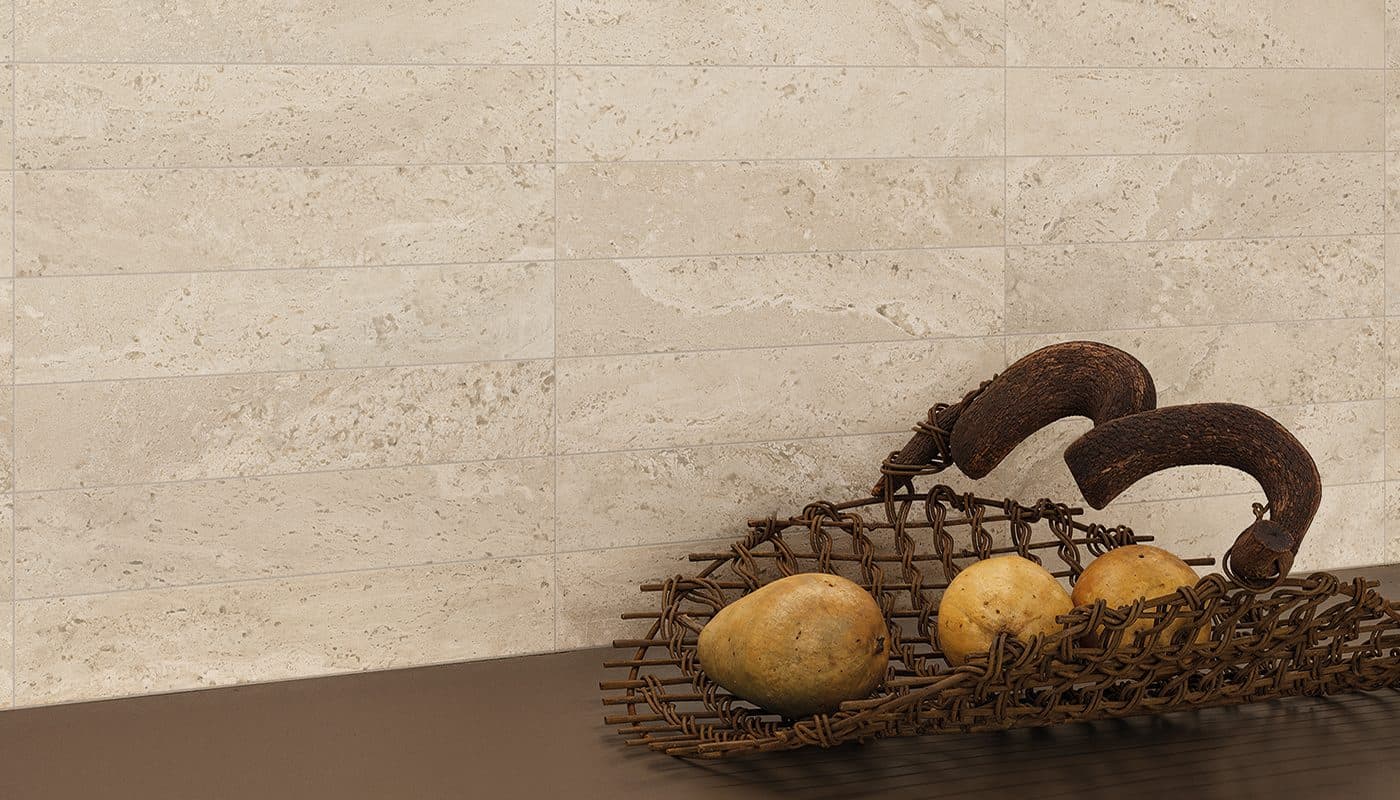 Dual Travertine Poro Aperto Beige - montată într-o cameră