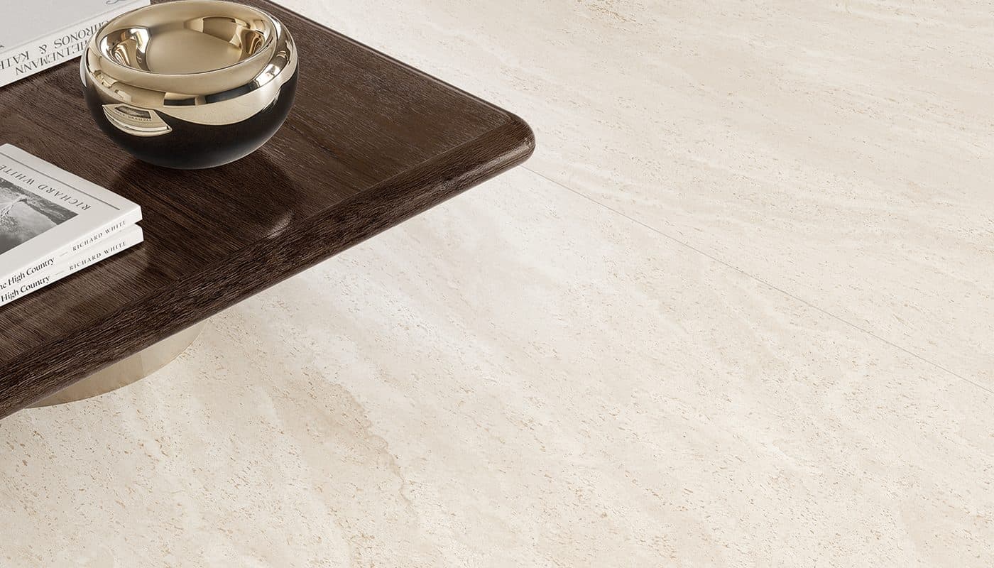 Dual Travertine Poro Aperto White - montată într-o cameră
