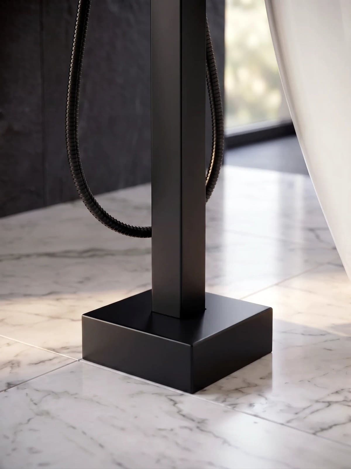 Baterie cadă freestanding JH-9001 cu duș de mână - negru mat - montat