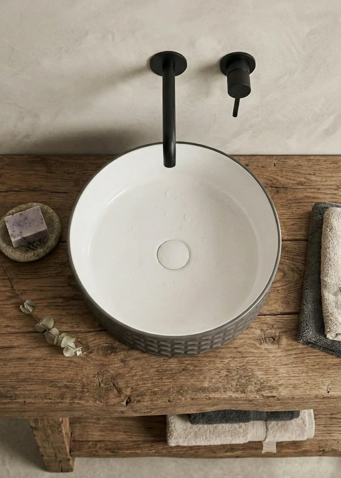 Lavoar rotund ceramic A787-CBKW-MRS - exterior negru texturat, interior alb lucios - montat